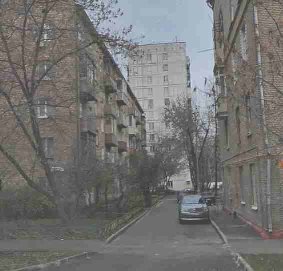 Маломосковская улица. Пятиэтажки расположены по соседству с высотками